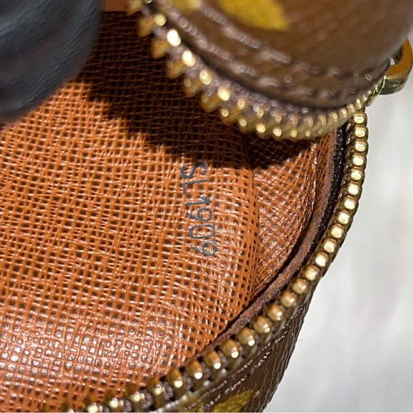 ❌SOLD❌
🌸DANUBE CROSSBODY SHOULDER BAG MONOGRAM - Picture 3 of 16